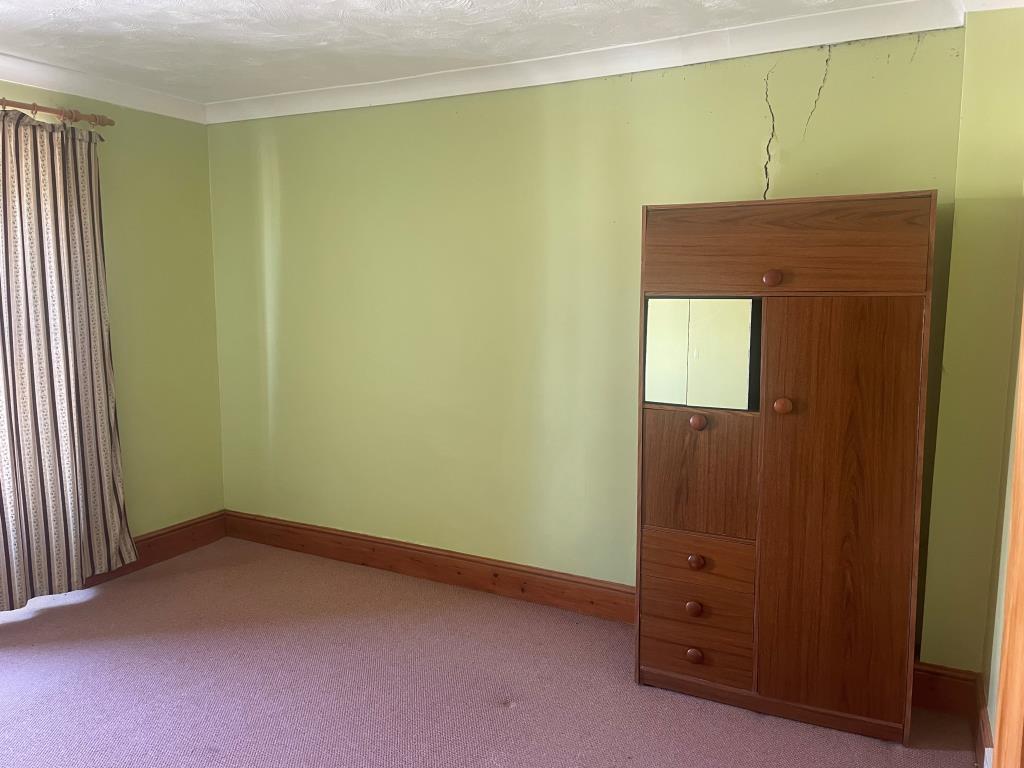 Lot: 38 - FREEHOLD PROPERTY WITH ADDITIONAL LAND - First floor bedroom with wardrobe